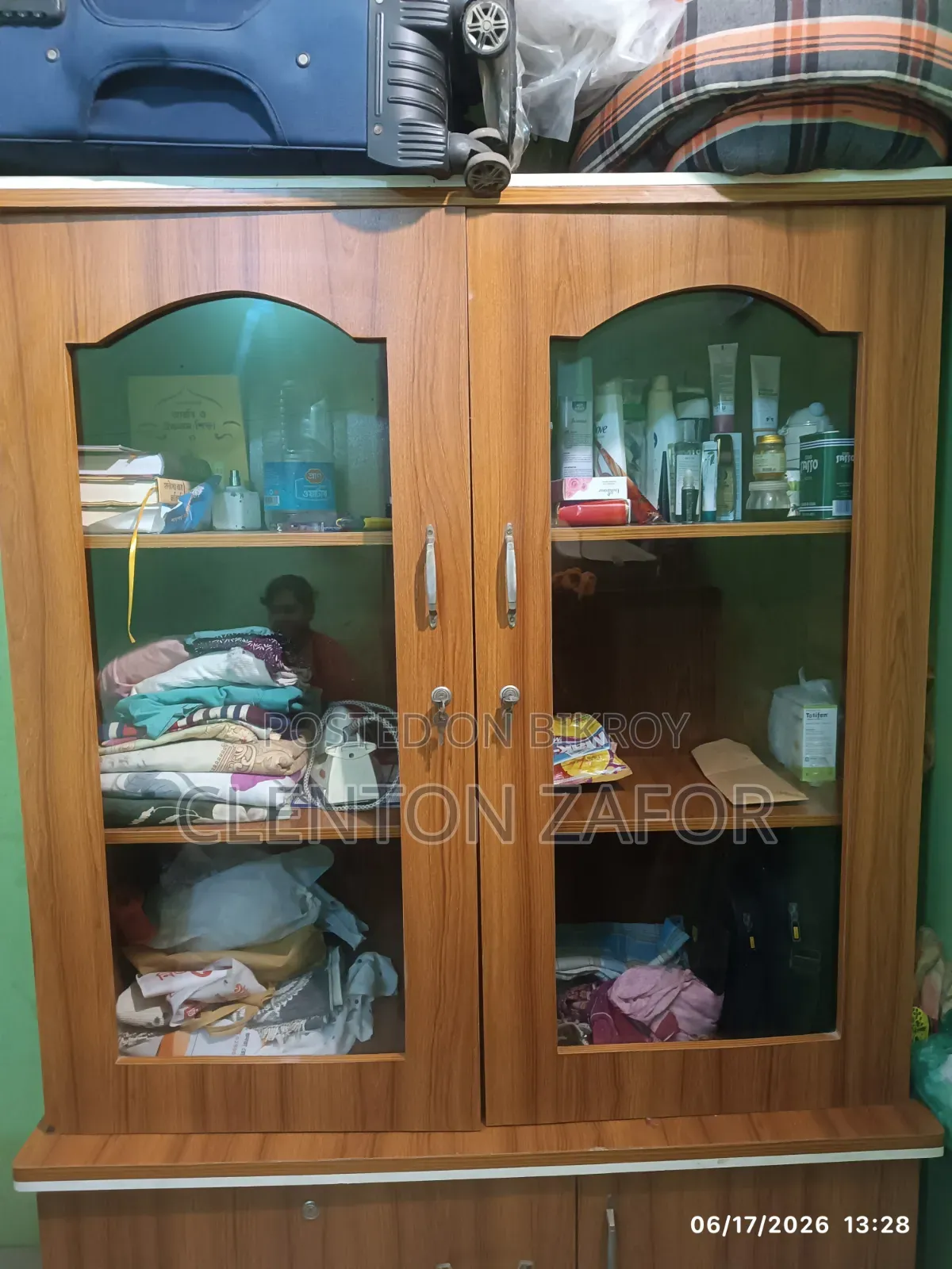 শোকেস আলমারি