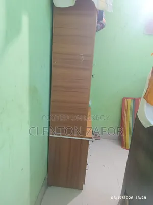 শোকেস আলমারি