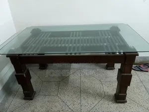 লেকার করা কাচের টেবিল বিক্রয় করা হবে