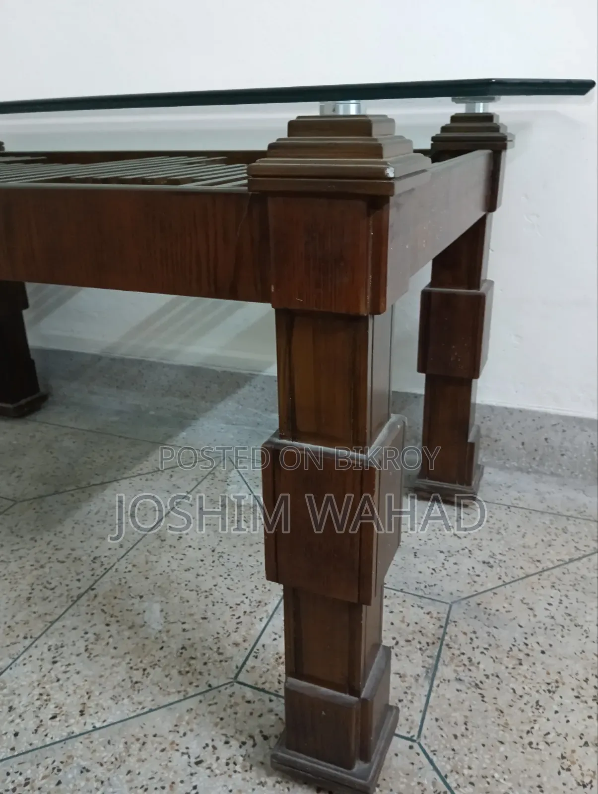 লেকার করা কাচের টেবিল বিক্রয় করা হবে