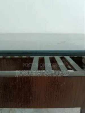 লেকার করা কাচের টেবিল বিক্রয় করা হবে