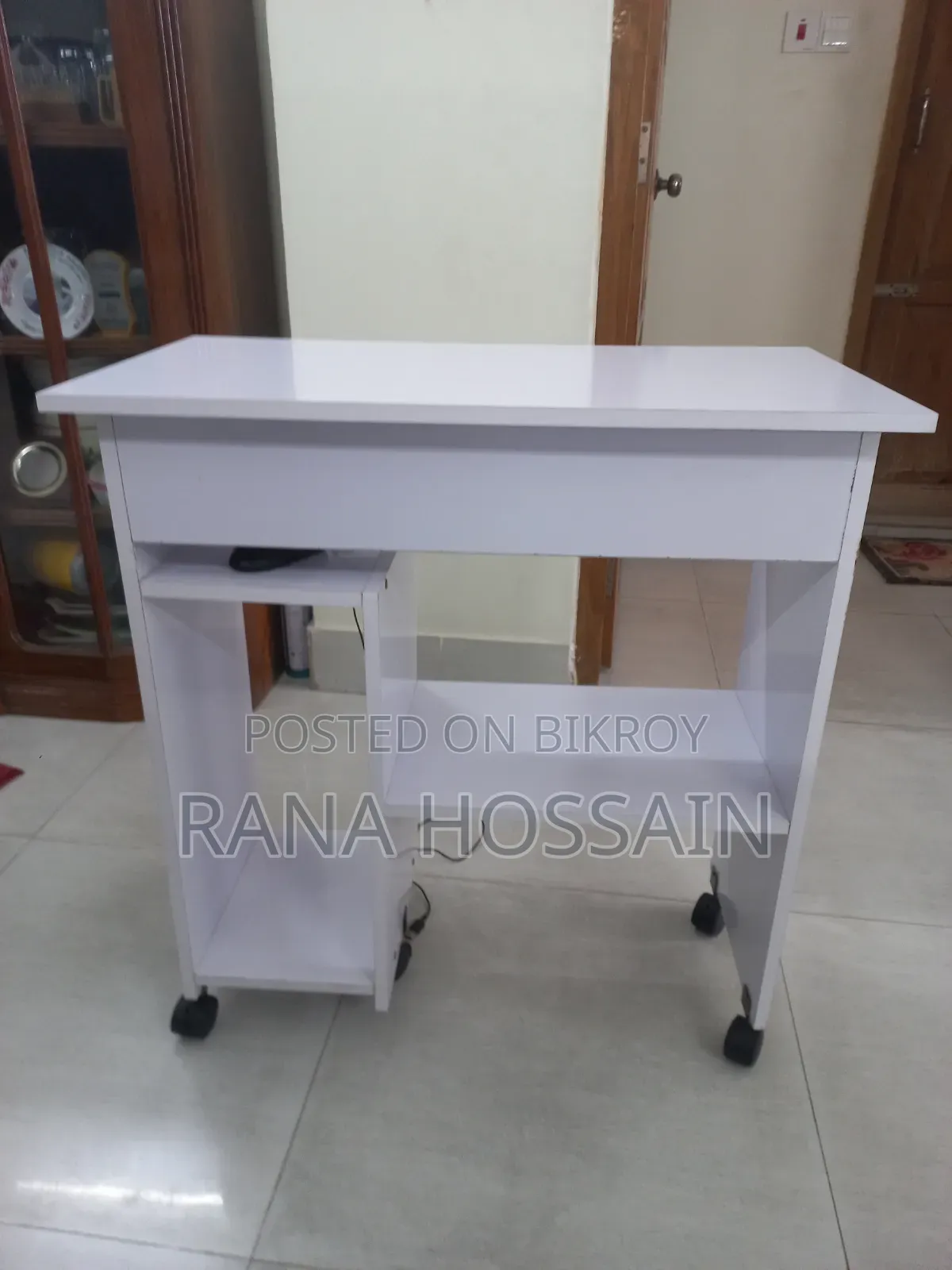 কম্পিউটার ডেস্কটপ টেবিল