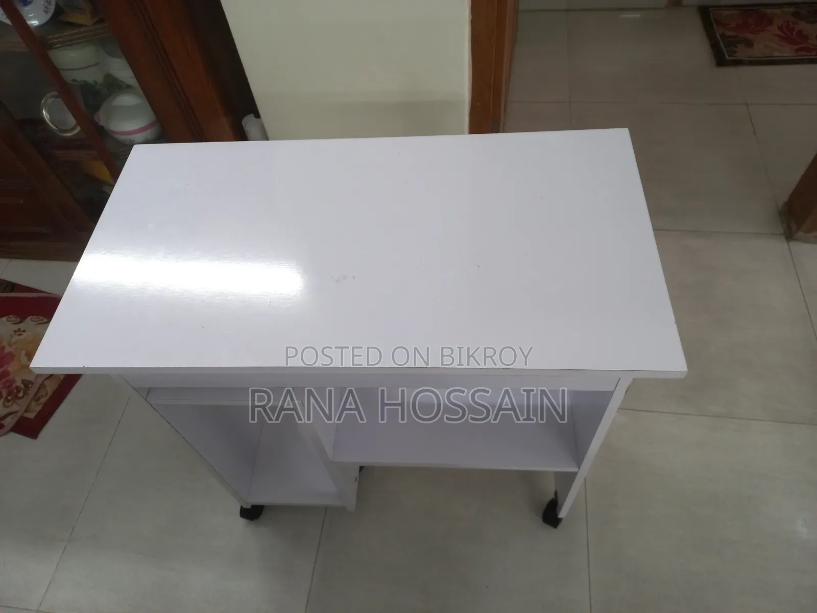 কম্পিউটার ডেস্কটপ টেবিল