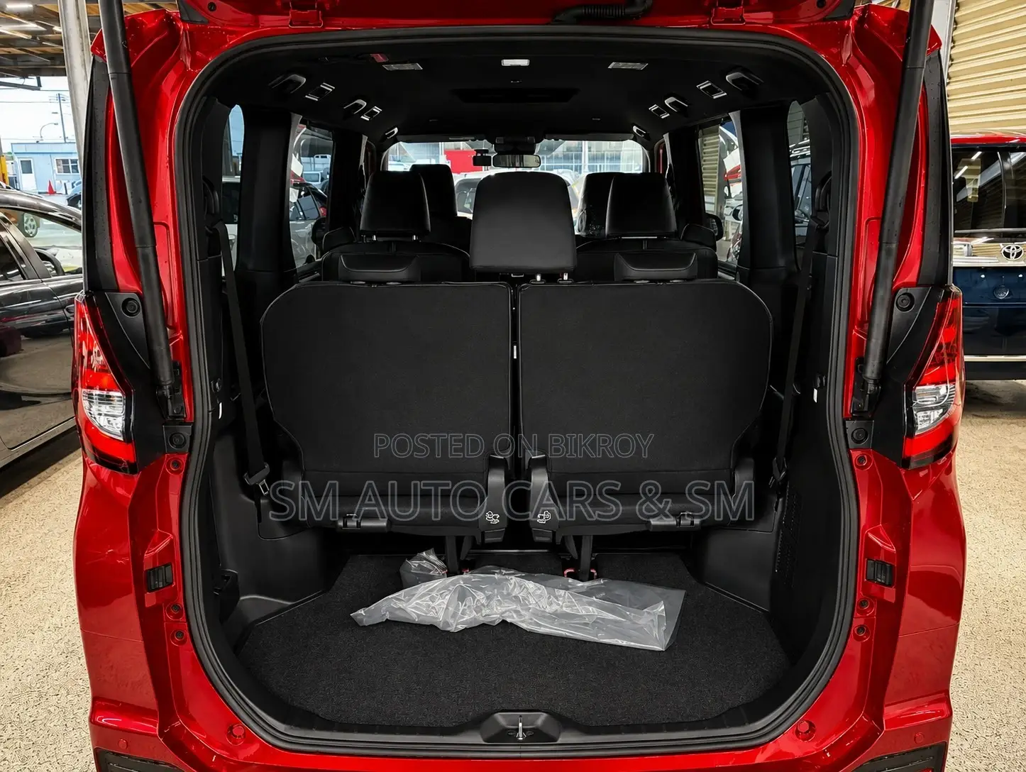 Toyota Noah 2023 Red
