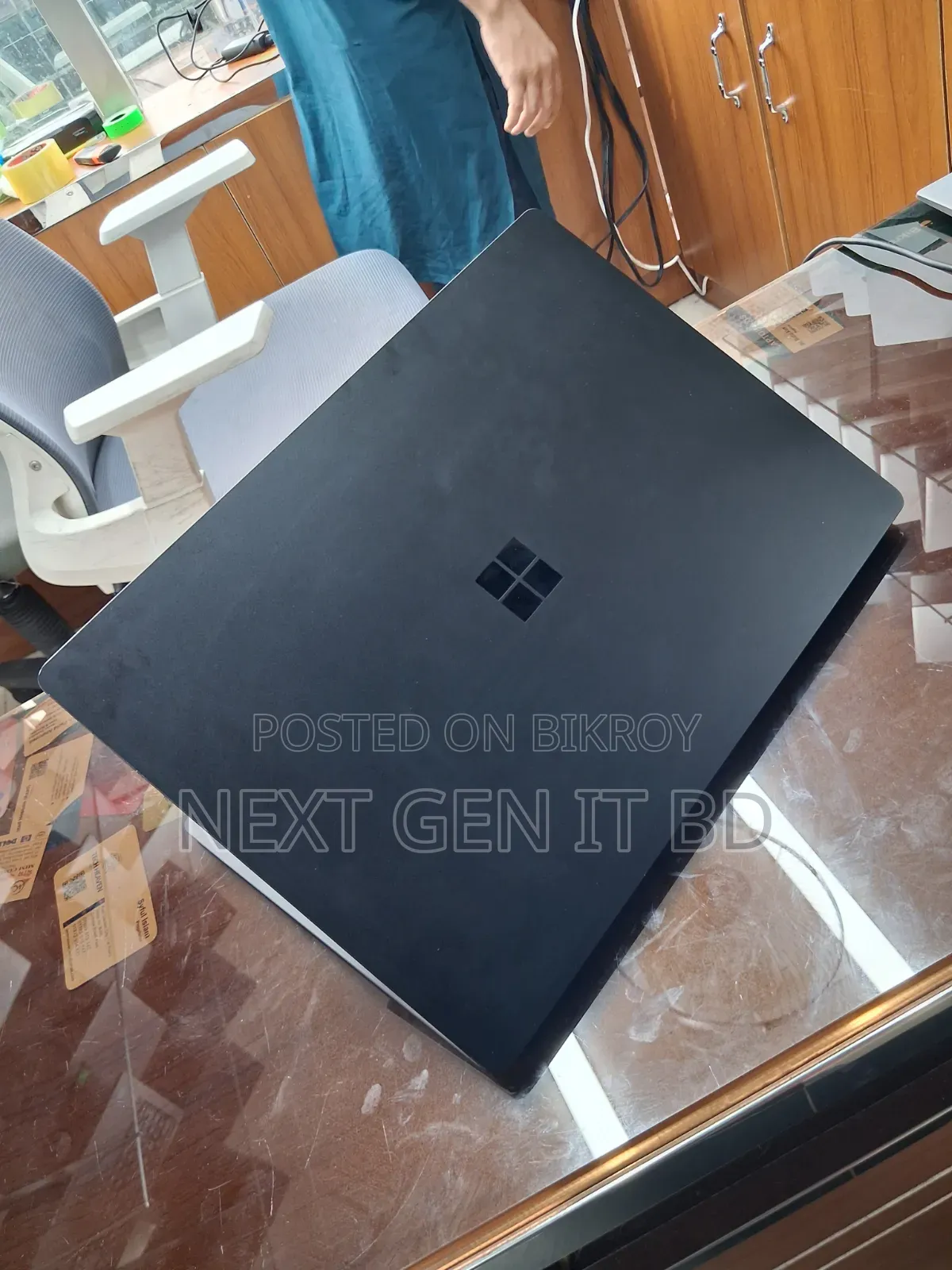 ল্যাপটপ মাইক্রোসফট সারফেস ল্যাপটপ ৪ ১৬জিবি ইন্টেল কোর আই৭ ইএমএমসি ৫১২জিবি