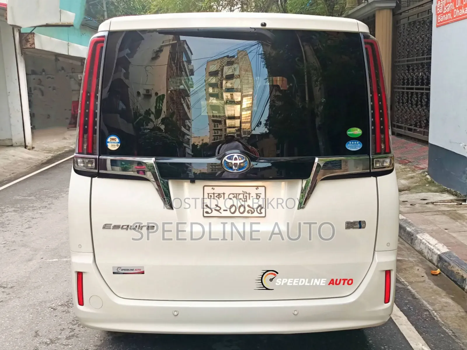 Toyota Esquire 1.8 Front Wheel Drive Hybrid (7 seater) 2019 Pearl