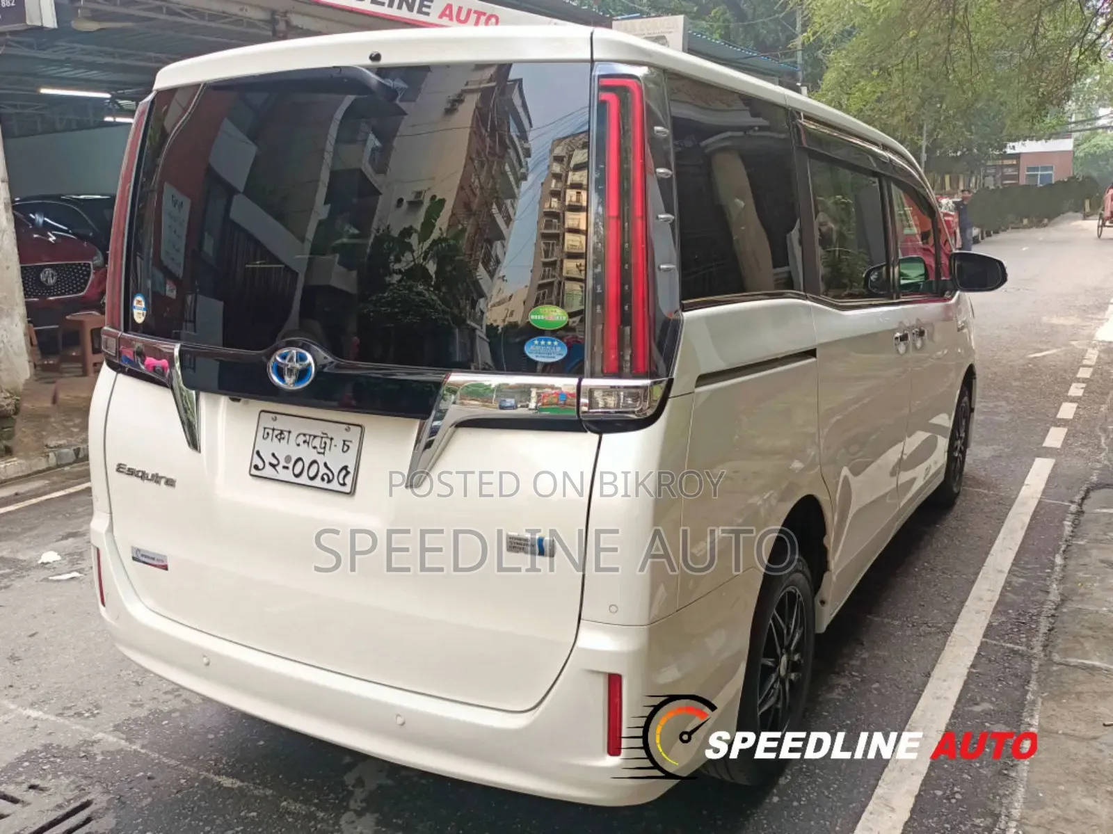 Toyota Esquire 1.8 Front Wheel Drive Hybrid (7 seater) 2019 Pearl