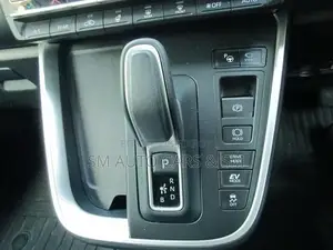 টয়োটা নোয়া ২০২৩ পার্ল
