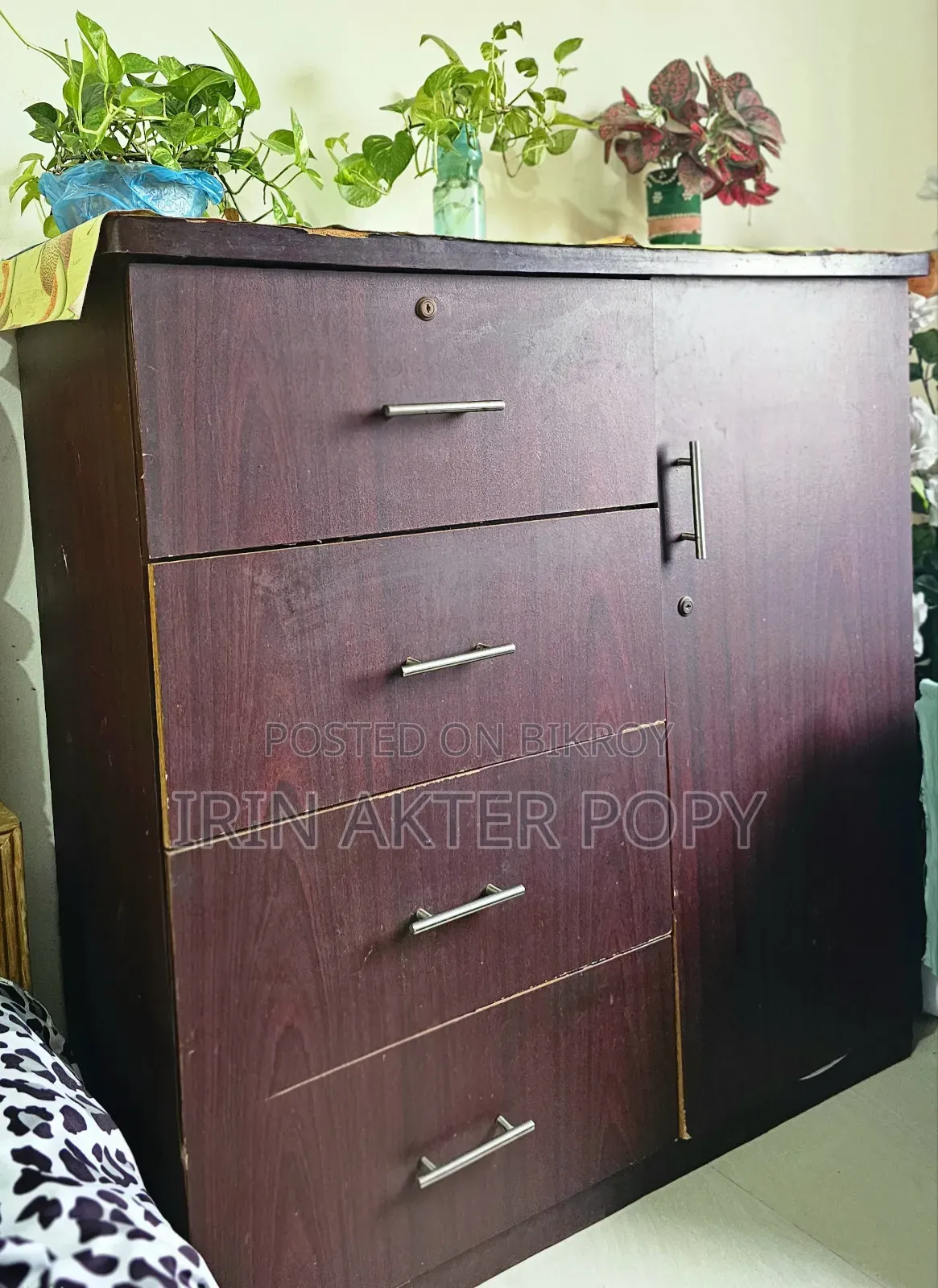 Wardrobe (122×125×45)