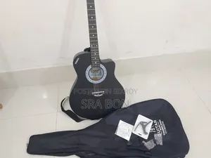 জরুরি বিক্রি : ভালো কন্ডিশনের Yamaha Model:Y381 গিটার