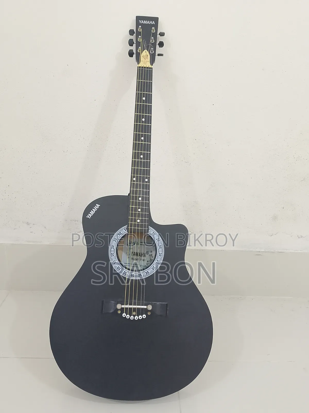 জরুরি বিক্রি : ভালো কন্ডিশনের Yamaha Model:Y381 গিটার