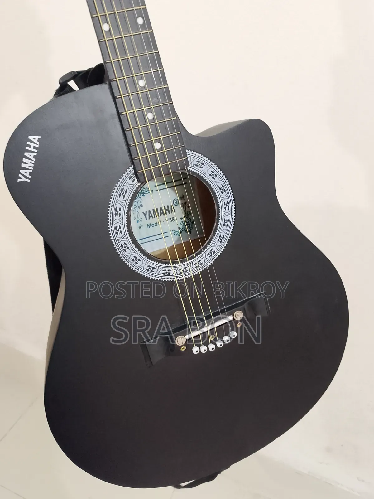 জরুরি বিক্রি : ভালো কন্ডিশনের Yamaha Model:Y381 গিটার