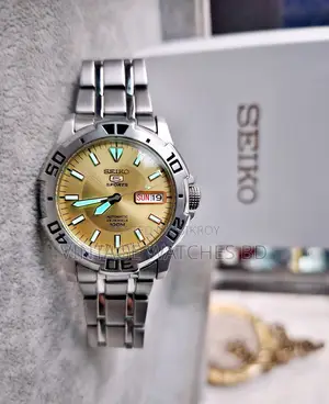 Seiko 5 Sports Automatic 23 Jewels Big 42mm Dial With Transparent Back