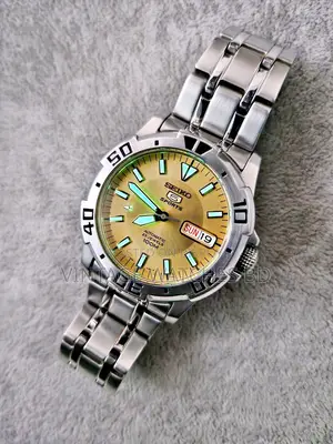 Seiko 5 Sports Automatic 23 Jewels Big 42mm Dial With Transparent Back