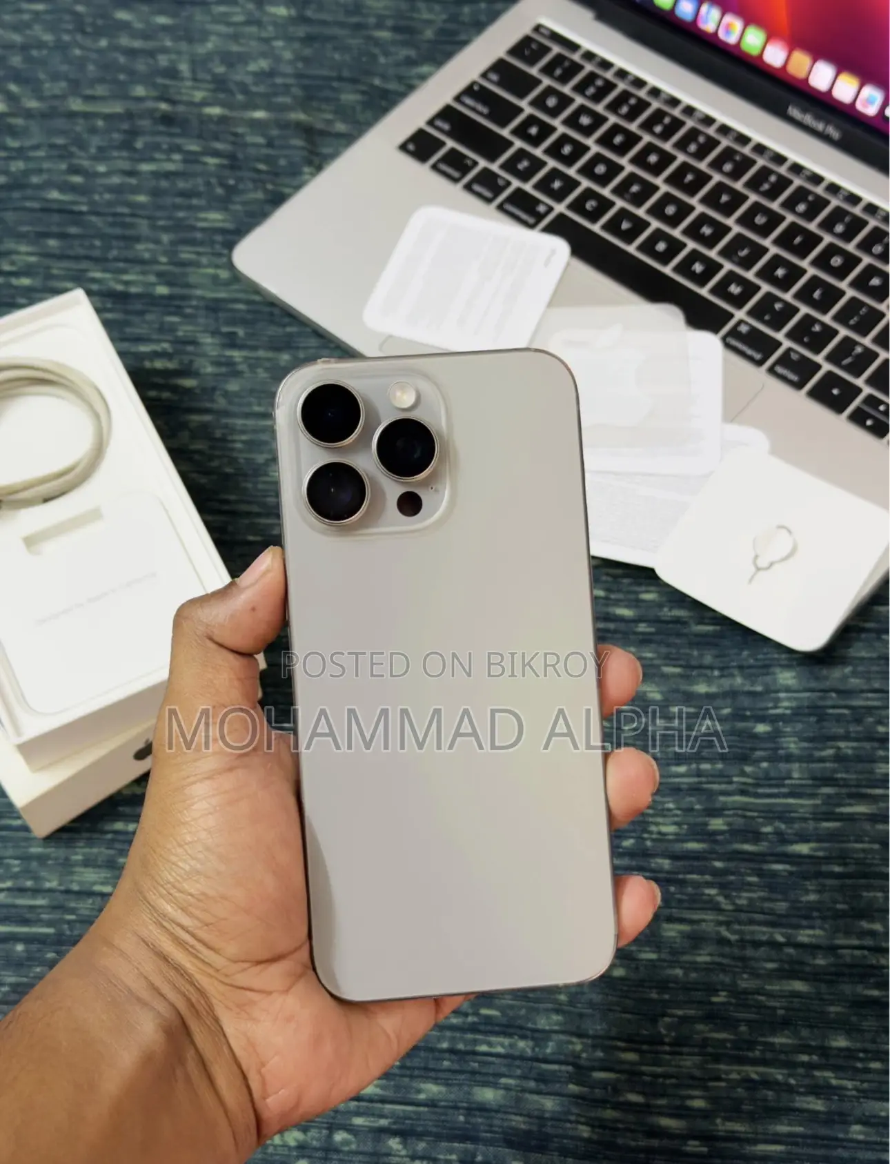 Apple iPhone 15 Pro Max ২৫৬ জিবি হোয়াইট