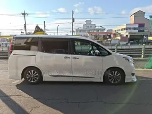 Toyota Esquire 2021 Pearl