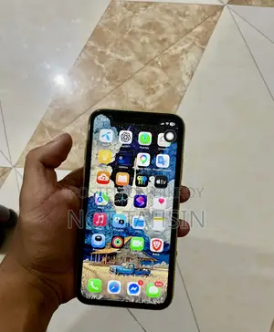 Apple iPhone 11 64 GB Yellow