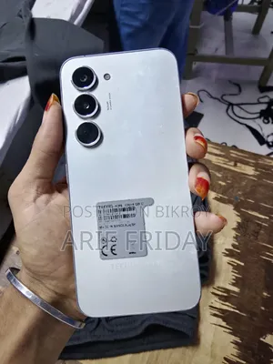 নতুন টেকনো স্পার্ক ৪০ প্রো ১২৮ জিবি সিলভার