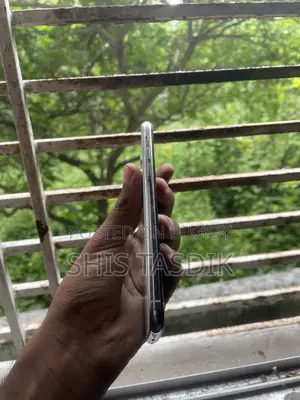 Apple iPhone X 64 GB White