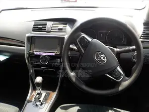 Toyota Premio 2021 Silver