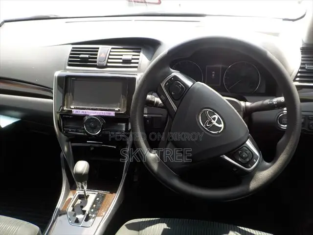 Toyota Premio 2021 Silver