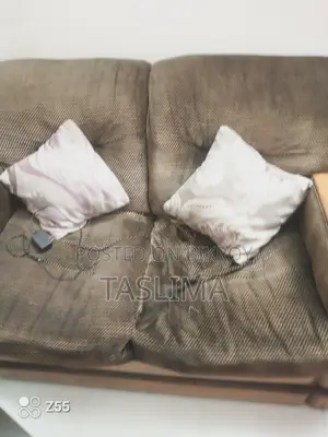 পুরাতন ছয় সিটের সোফা