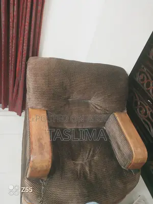 পুরাতন ছয় সিটের সোফা