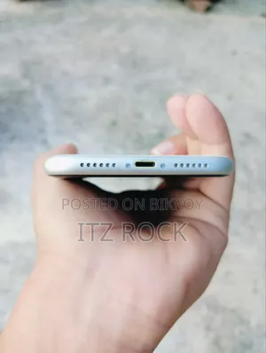অ্যাপল আইফোন ১১ ১২৮ জিবি সাদা
