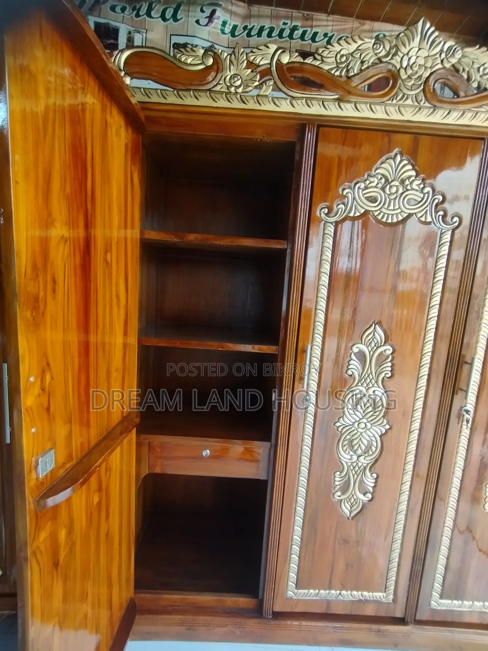 এক লক্ষ টাকার আলমারি পাচ্ছেন মাত্র ৭৫ হাজার টাকায়
