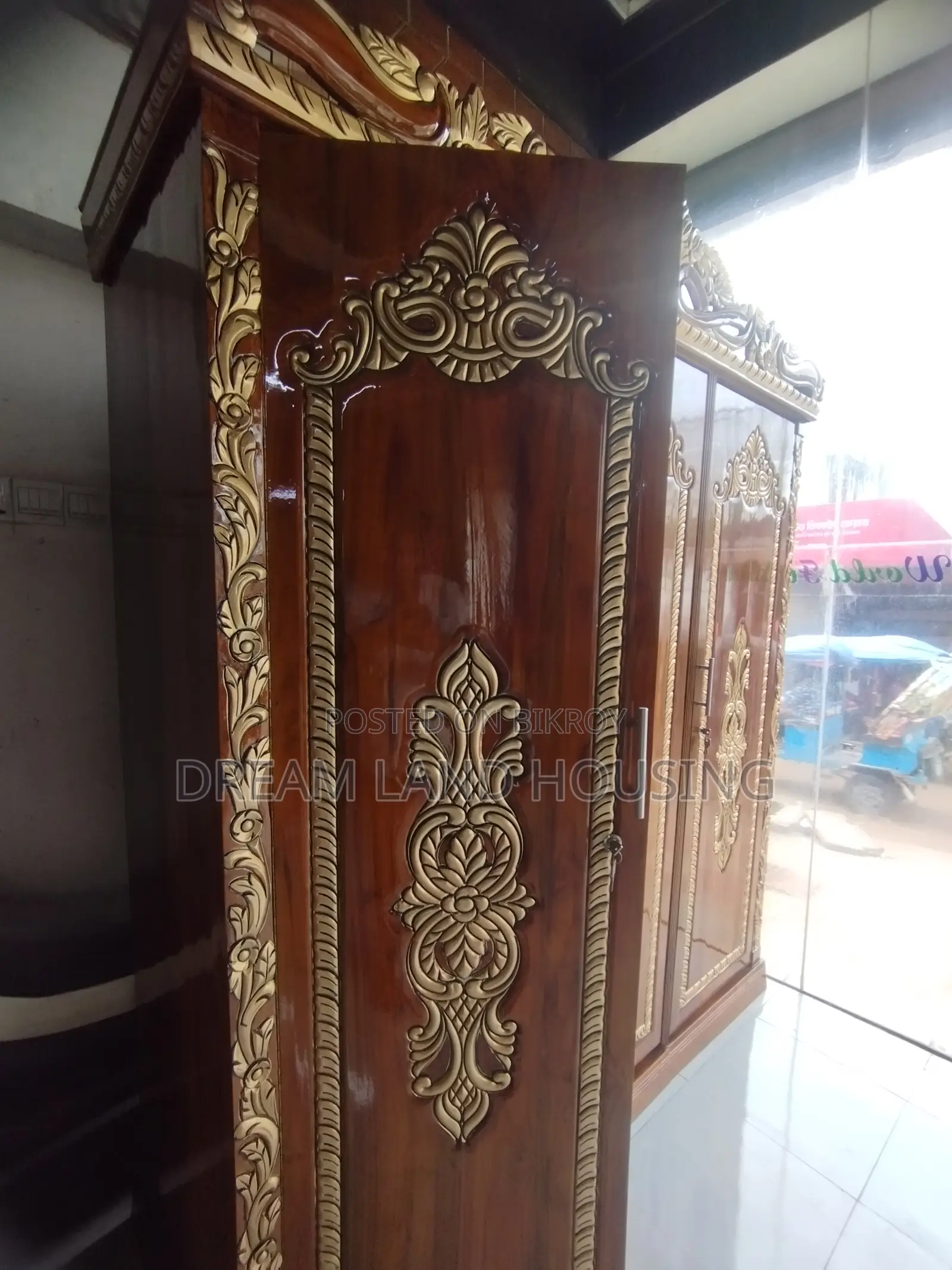 এক লক্ষ টাকার আলমারি পাচ্ছেন মাত্র ৭৫ হাজার টাকায়