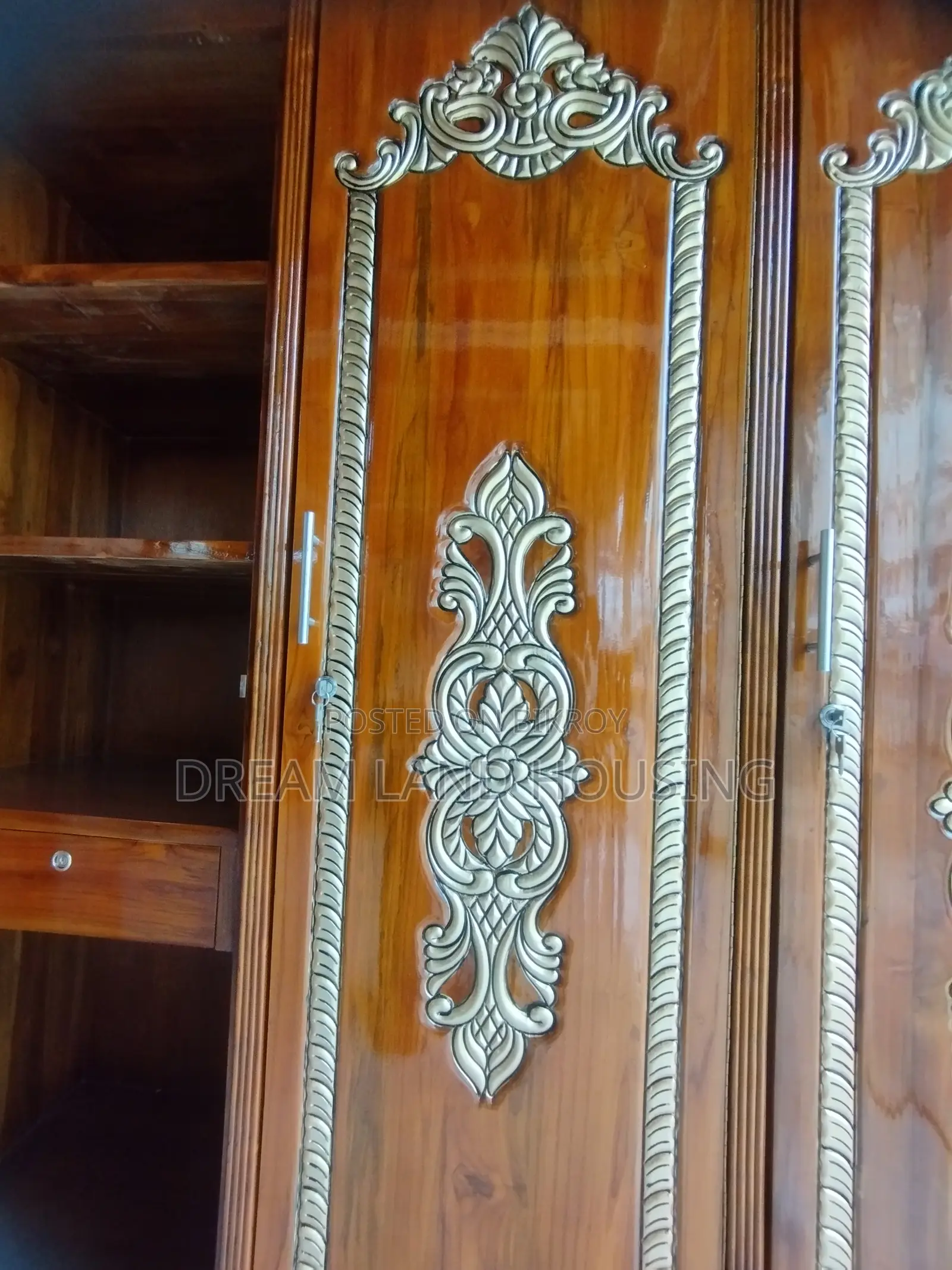 এক লক্ষ টাকার আলমারি পাচ্ছেন মাত্র ৭৫ হাজার টাকায়