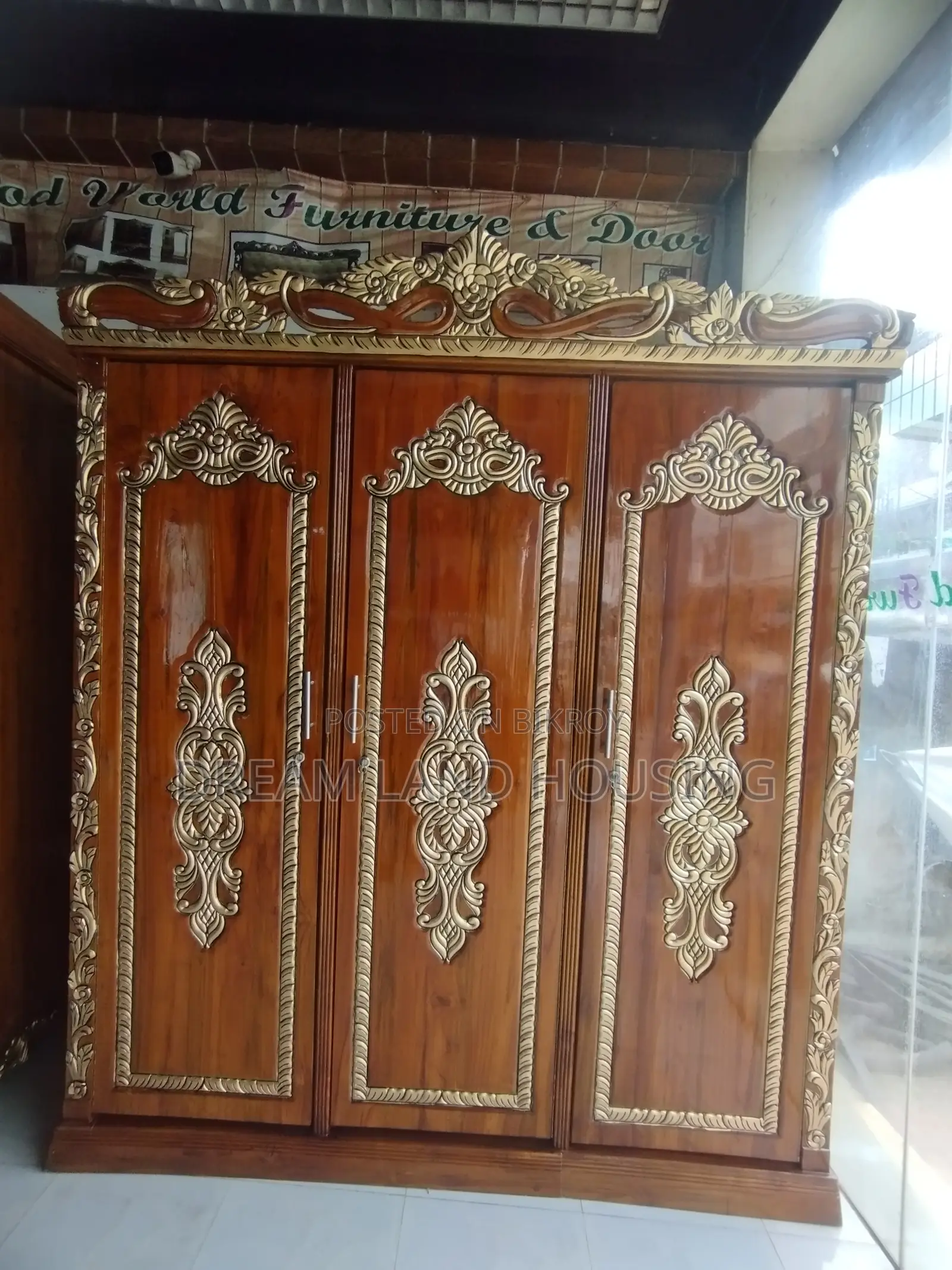 এক লক্ষ টাকার আলমারি পাচ্ছেন মাত্র ৭৫ হাজার টাকায়