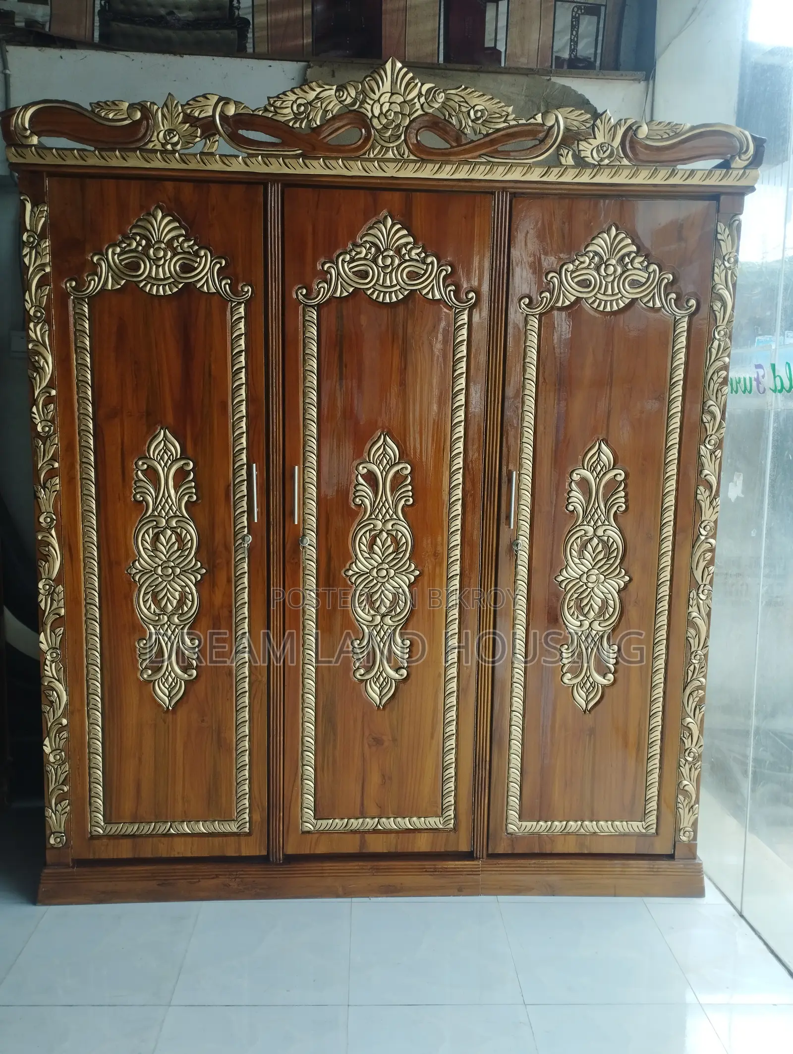 এক লক্ষ টাকার আলমারি পাচ্ছেন মাত্র ৭৫ হাজার টাকায়