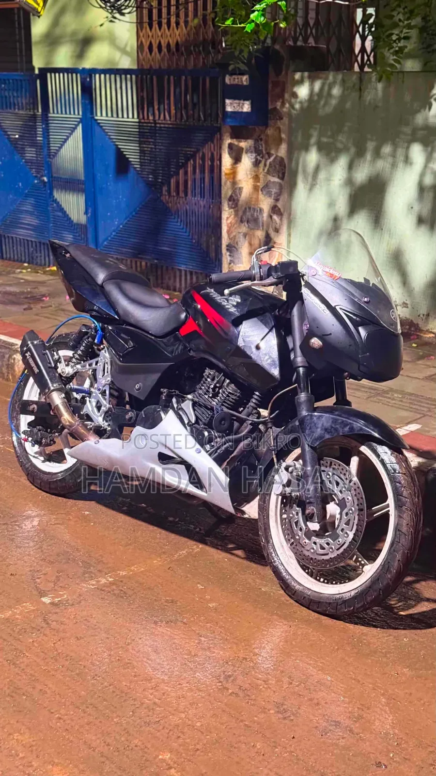Bajaj Pulsar 220 F 2023 Black