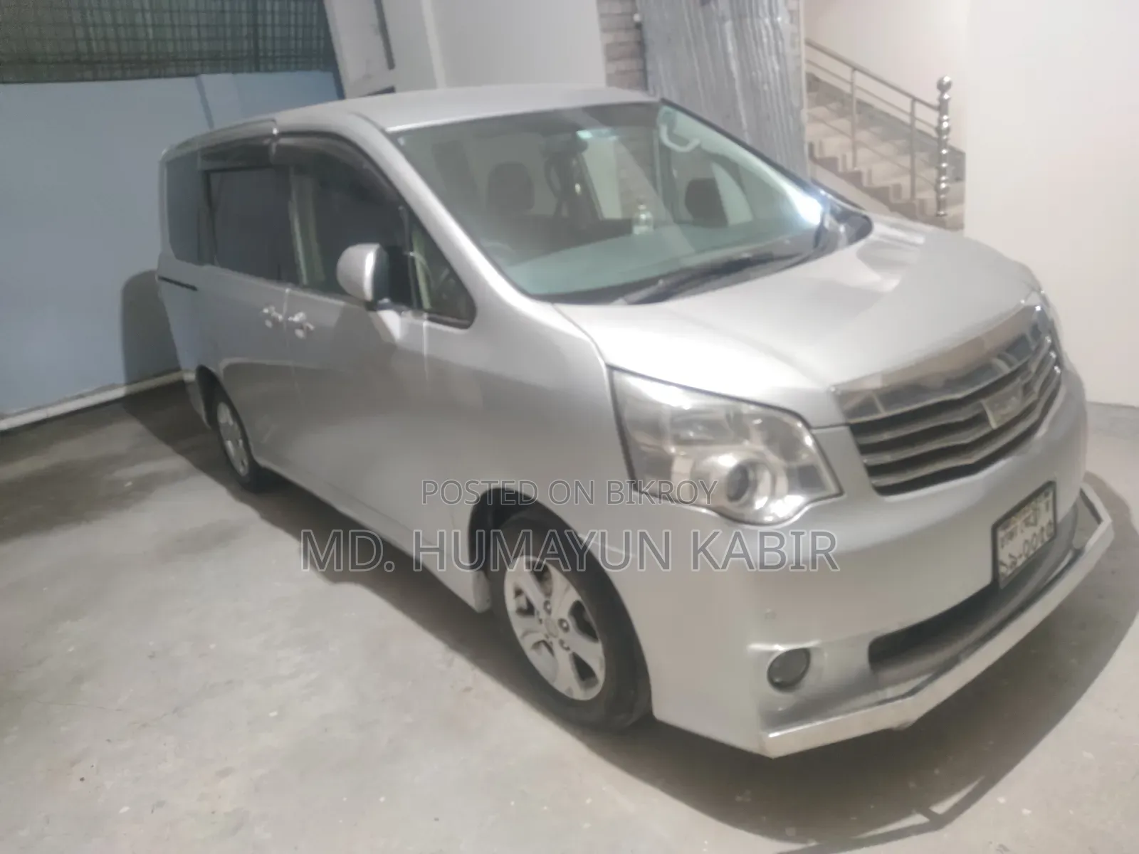 Toyota Noah 2011 Silver