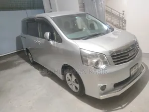 Toyota Noah 2011 Silver