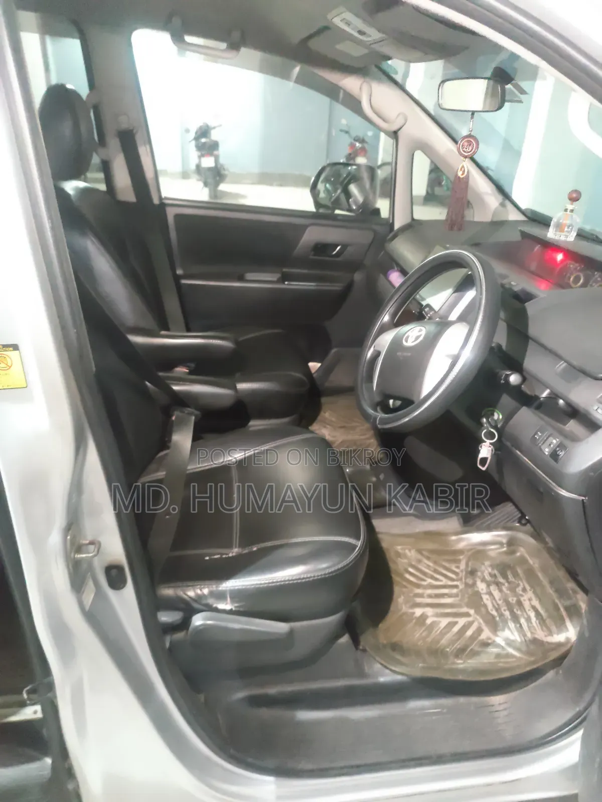 Toyota Noah 2011 Silver