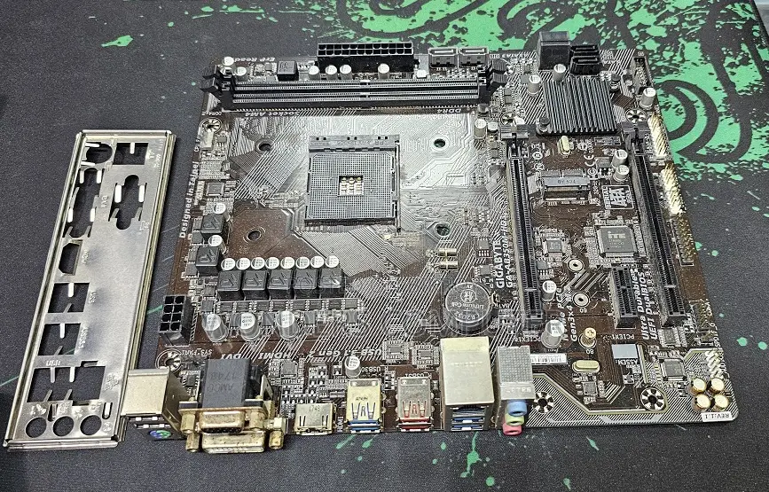 Gigabyte GA-AB350M-HD3 AM4 USB 3.1 HDMI Micro ATX AMD Motherboard