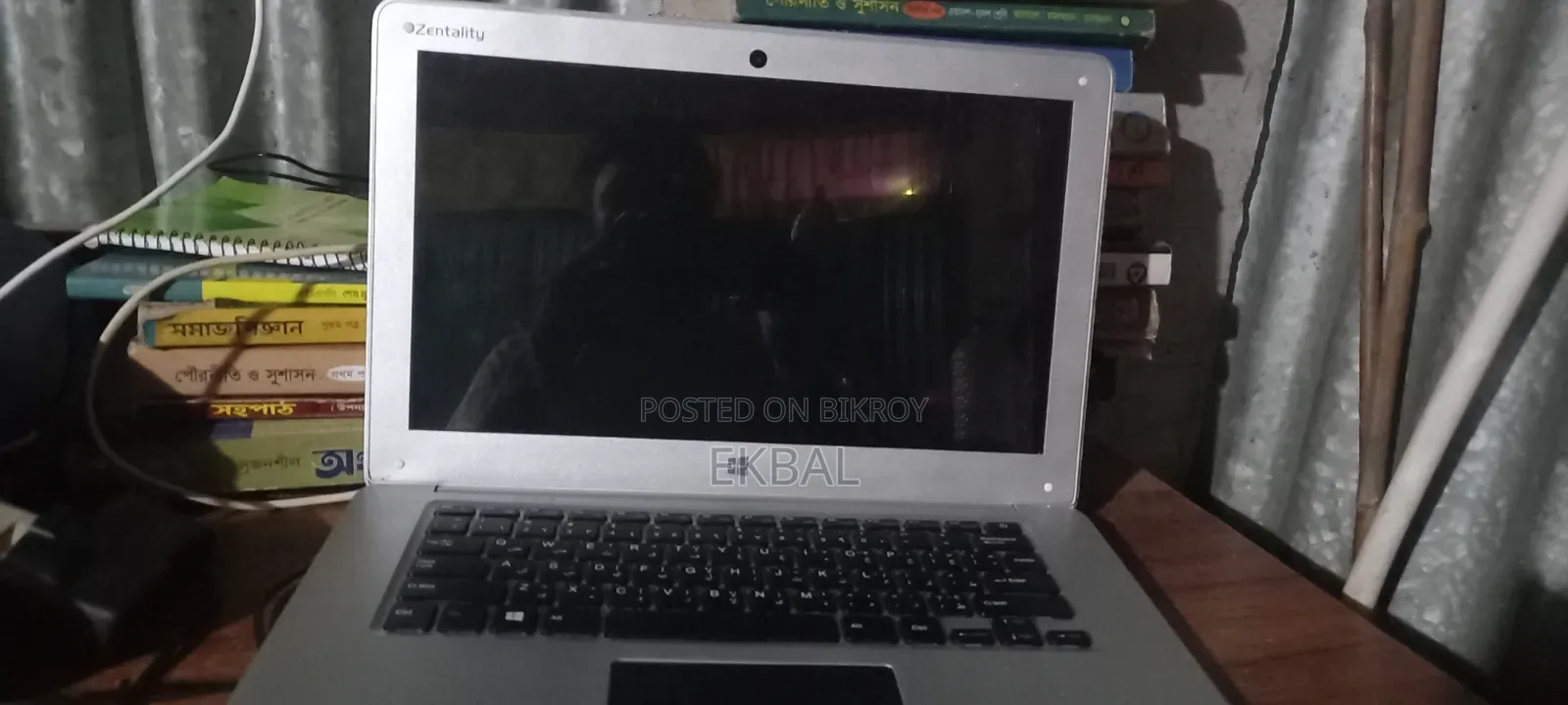 Laptop 2GB Intel SSD 32GB