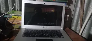 Laptop 2GB Intel SSD 32GB