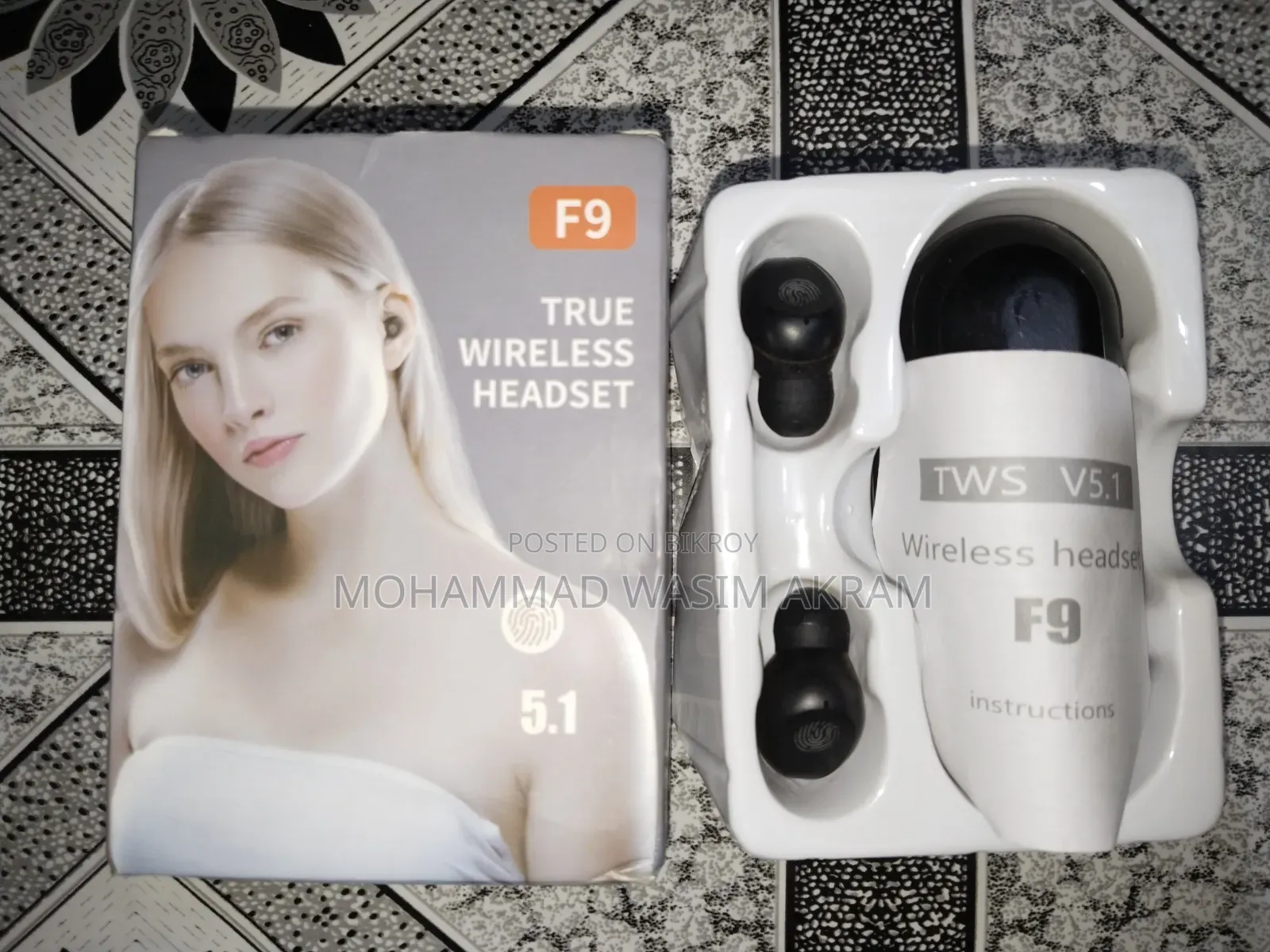 F9 Ear Phones