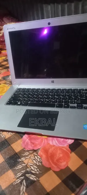 Laptop 2GB Intel SSD 32GB