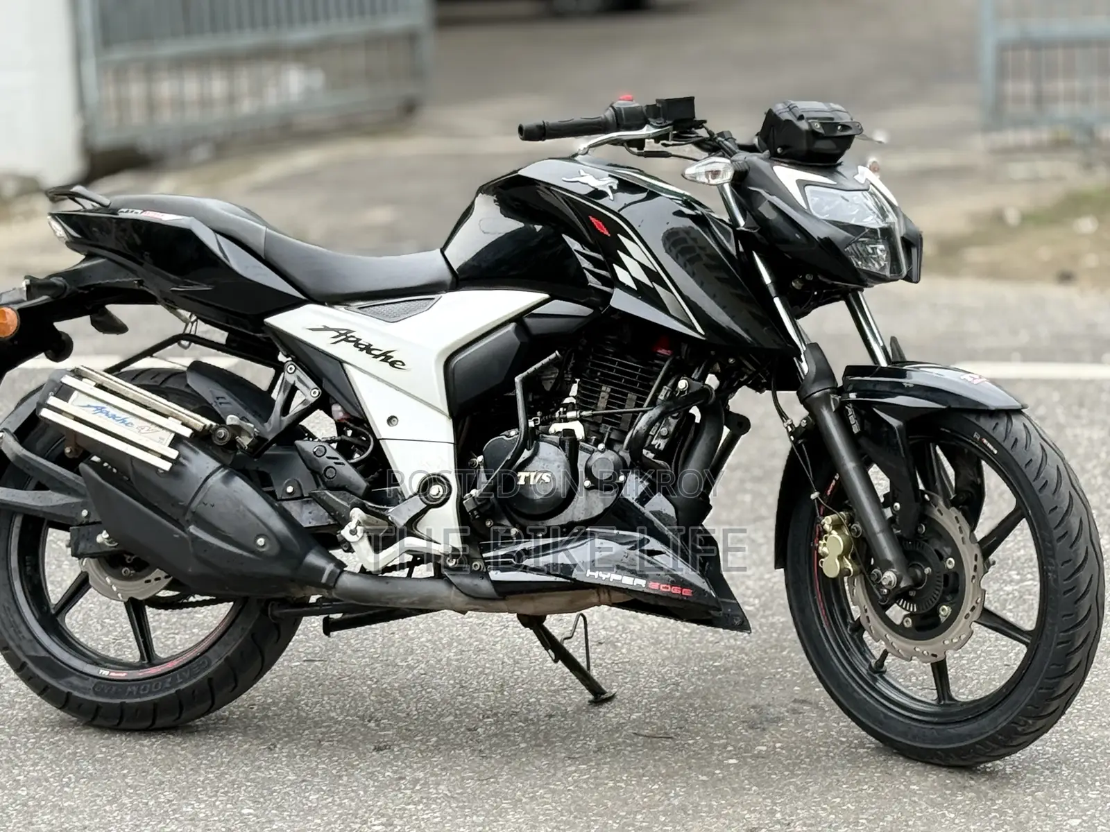 TVS Apache RTR 160 4V 2025 Black