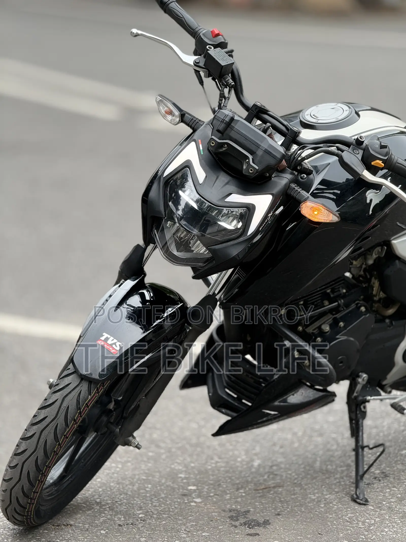 TVS Apache RTR 160 4V 2025 Black