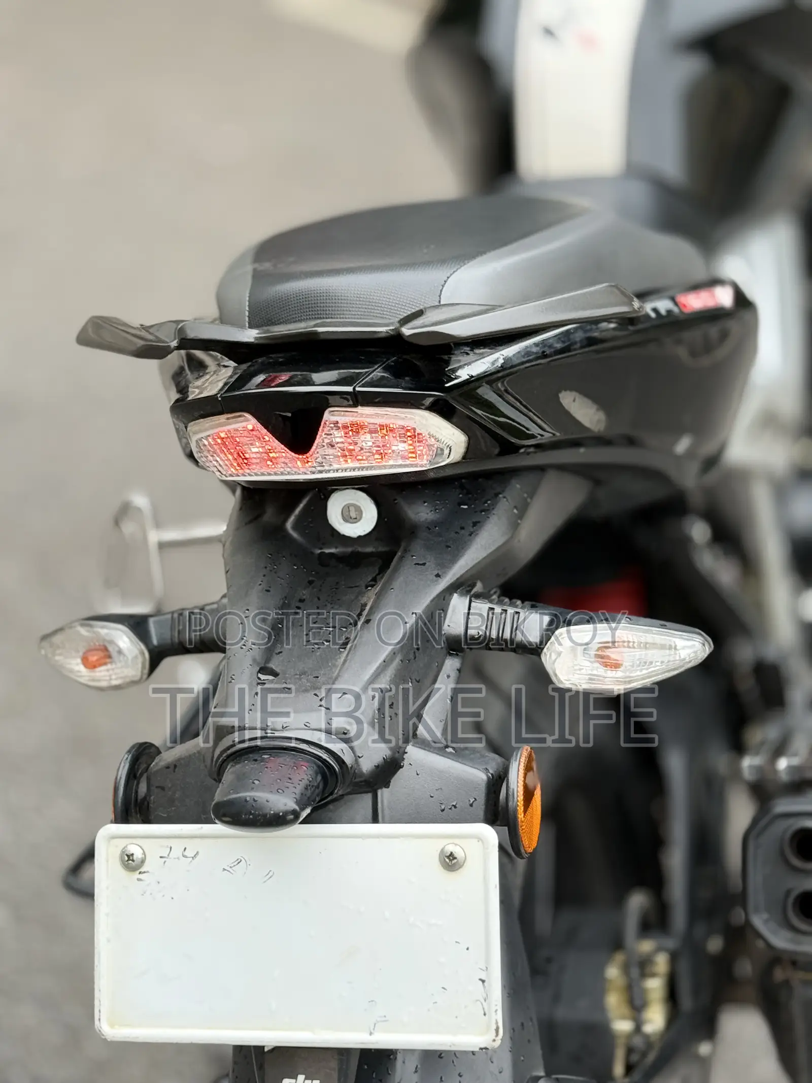 TVS Apache RTR 160 4V 2025 Black