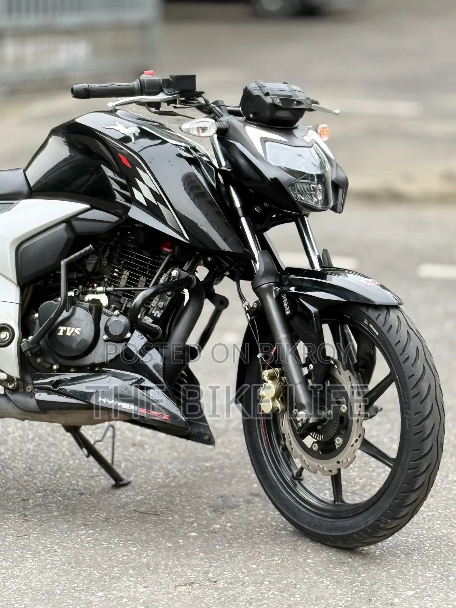 TVS Apache RTR 160 4V 2025 Black