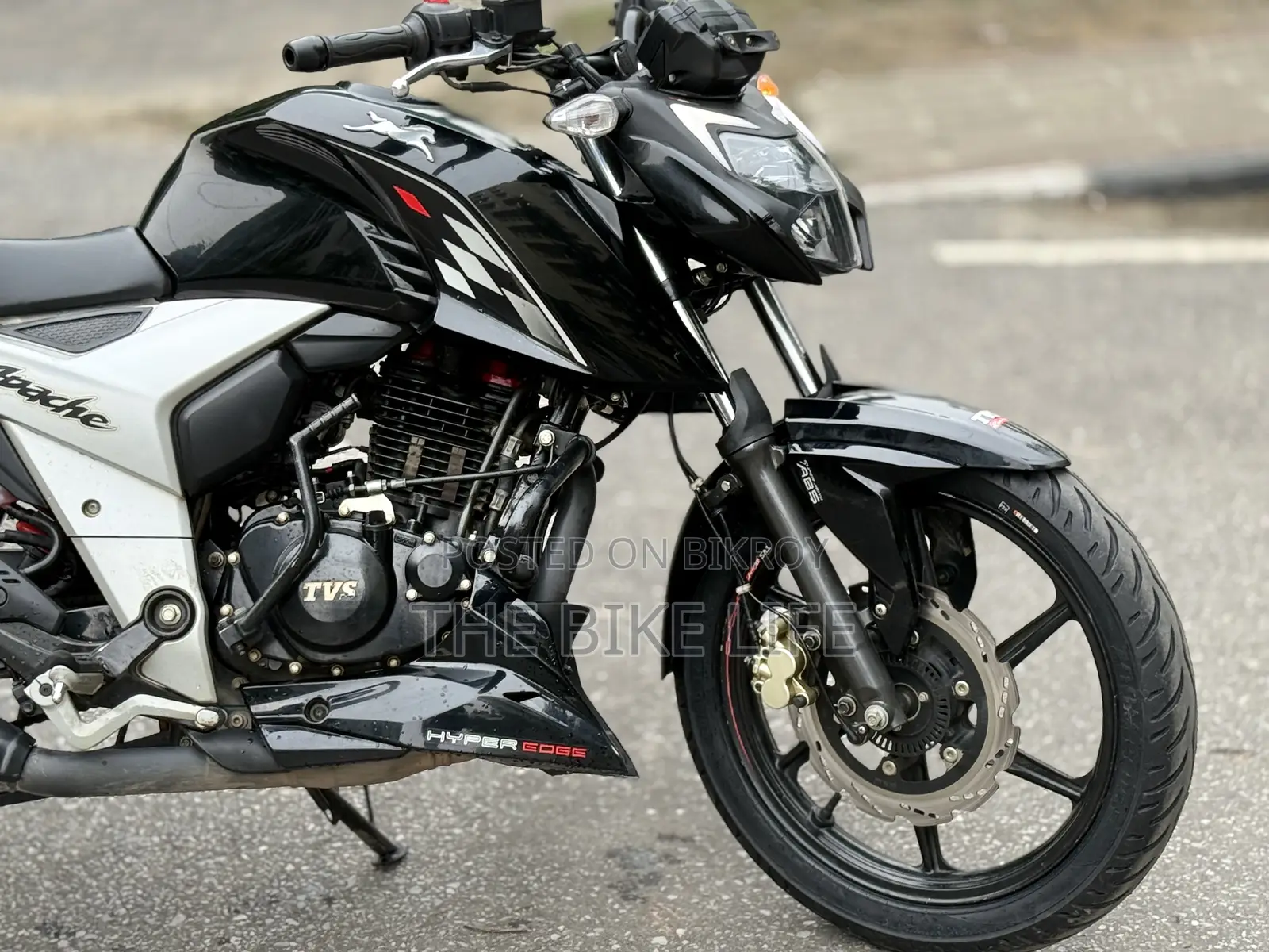 TVS Apache RTR 160 4V 2025 Black