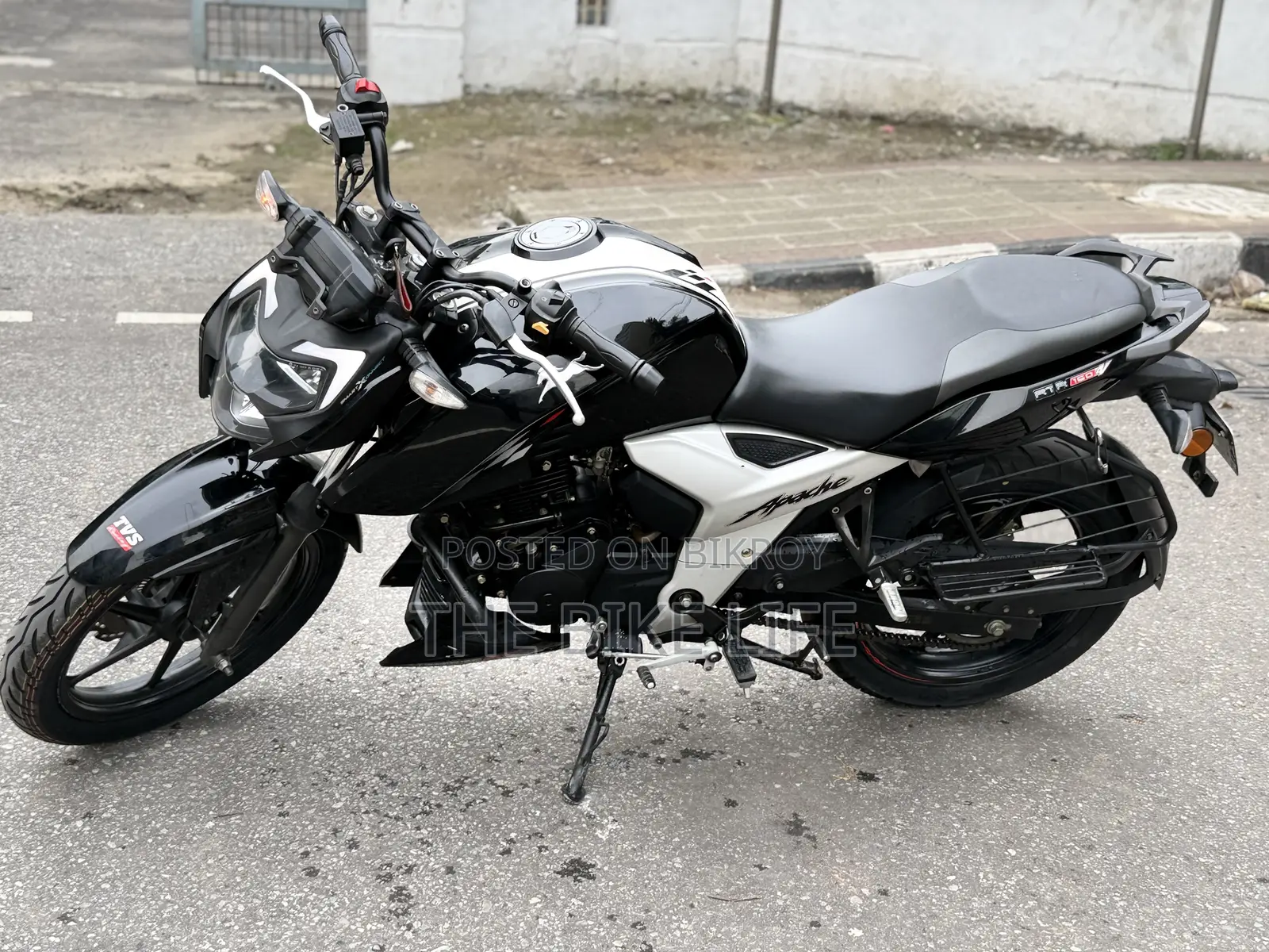 TVS Apache RTR 160 4V 2025 Black