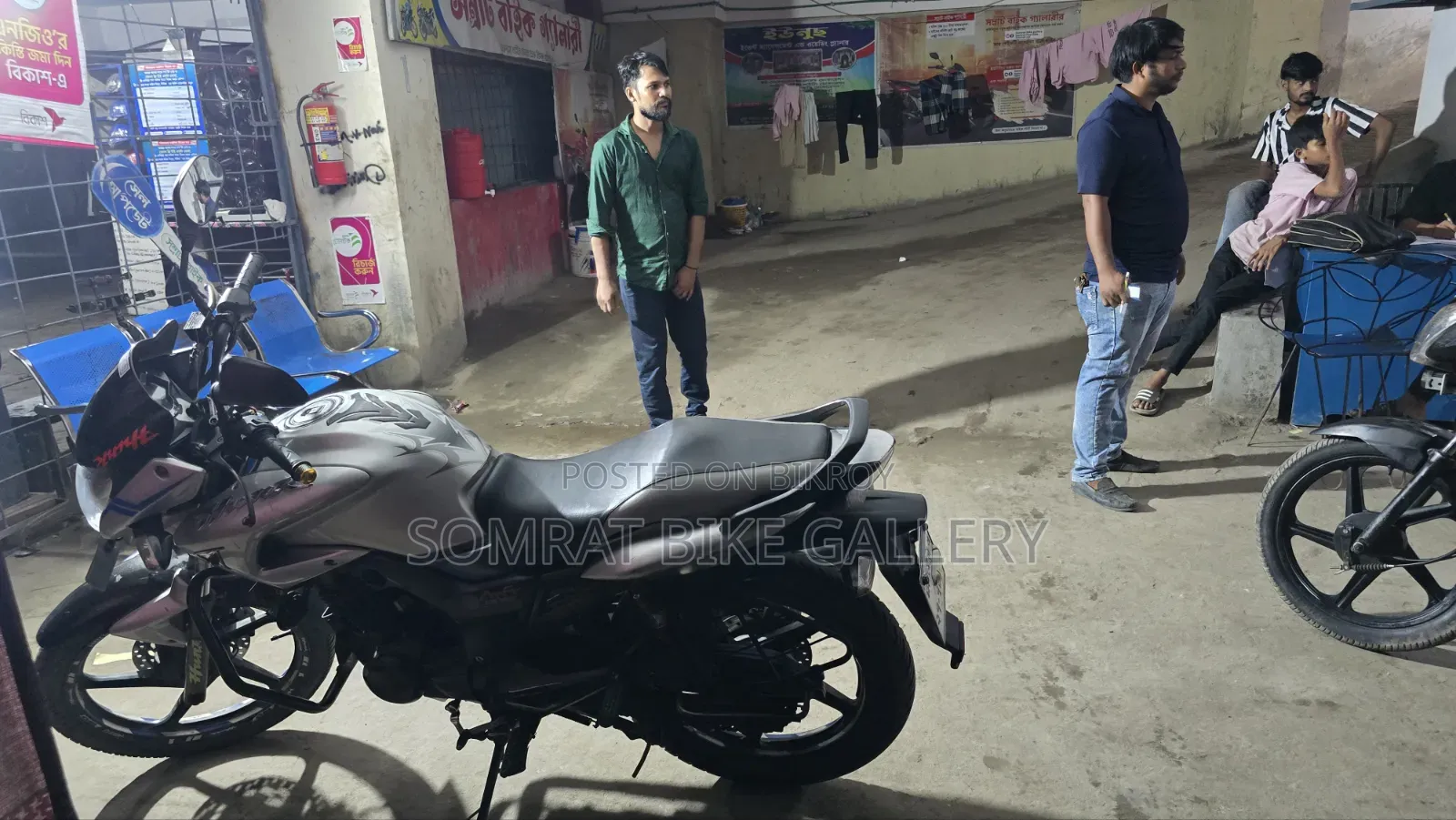হিরো হাঙ্ক ২০১৭ সাদা