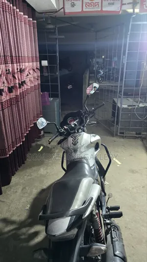 হিরো হাঙ্ক ২০১৭ সাদা